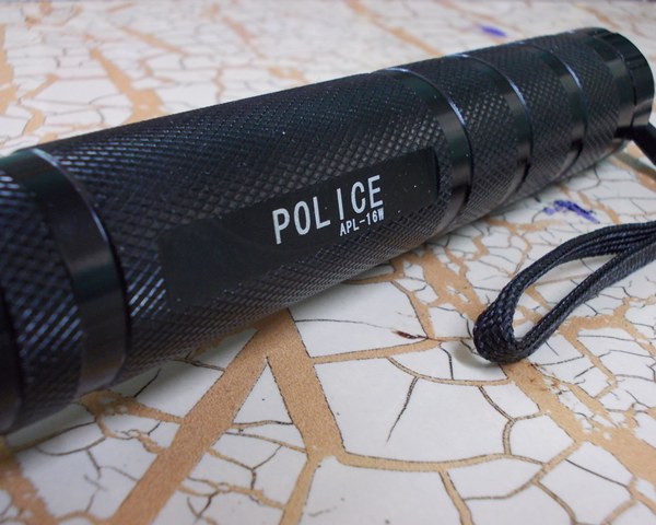 ไฟฉายขนาดพกพา POLICE สว่างมากๆ /ติดบ้าน/ติดรถ/หรือเดินทาง..