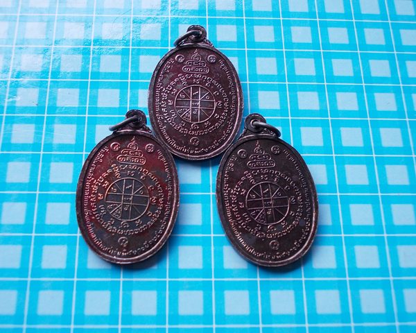 ***วัดใจ3เหรียญ *** หลวงพ่อคูณตลาดไทรเก่า ปี 22 ทองแดงสภาพสวย