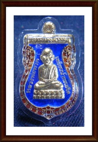 เหรียญหลวงปู่ทวดประจำตระกูลเนื้อเงินชุบทองลงยาพื้นสีน้ำเงิน