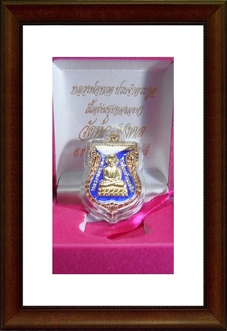 เหรียญหลวงปู่ทวดประจำตระกูลเนื้อเงินชุบทองลงยาพื้นสีน้ำเงิน