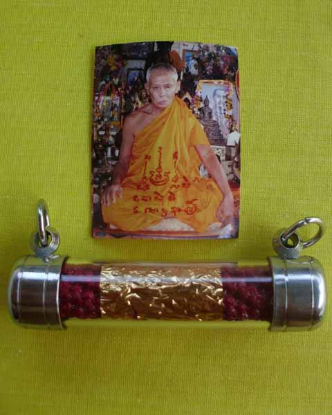 ตะกรุดเชือกแดง หลวงพ่อจำลอง วัดเจดีย์แดง จ.อยุธยา ยาว 5.5 ซม. **1ดอก**เคาะเดียว**1**