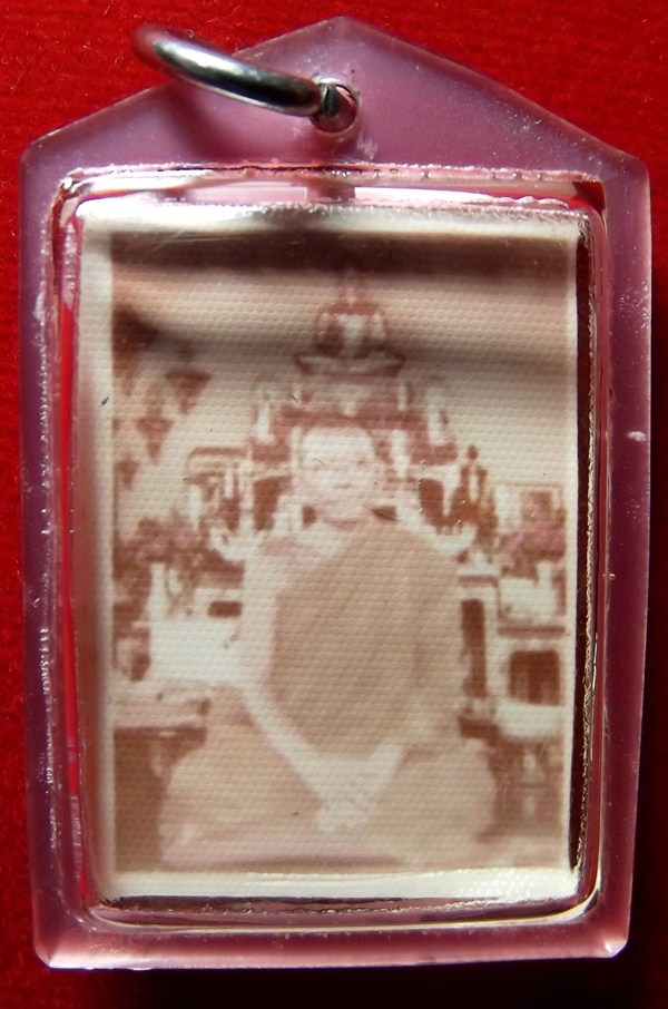 รูปถ่ายหลวงพ่อฤาษีลิงดำ หลังหลวงพ่อปาน มีจีวร ยุคแรก