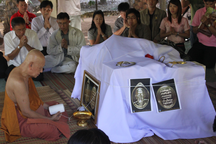 *** เหรียญหลวงตาบุญหนา รุ่นบุญปราถนา เนื้อนวะโลหะ สภาสวย***