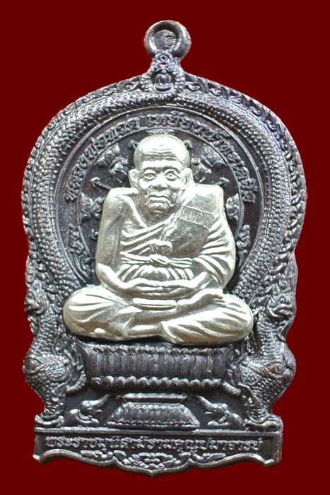 เหรียญนั่งพานหลวงปู่ทวด เนื้อทองแดงรมดำหน้ากากเงิน สมเด็จญาณสังวร วัดบวร N0.604