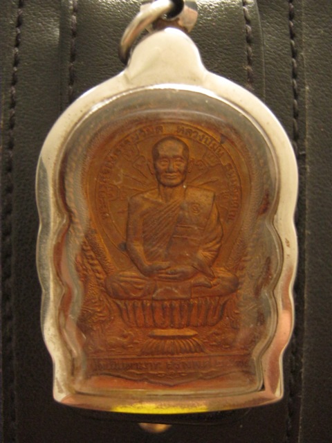 เหรียญนั่งพาน ปี2535 หลวงปู่ม่น วัดเนินตามาก พร้อมกรอบแสตนเลส