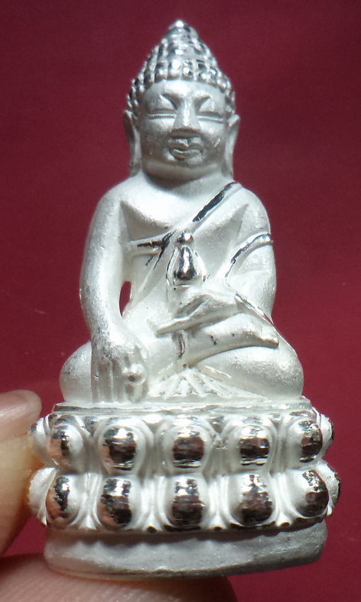 พระกริ่งวัดบวร กะไหล่เงินสวยครับ