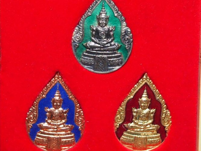 ***เคาะเดียวแดง***พระแก้วมรกต 3 ฤดู ลงยา (ตอกโค๊ต) ปี 39 (พร้อมกล่องเดิม) ราคาเบาๆ