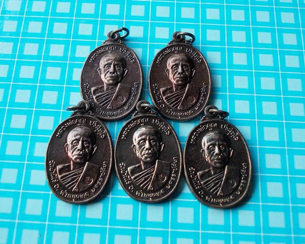 *** วัดใจ *** หลวงพ่อคูณตลาดไทรเก่า ปี 22 ทองแดงสภาพสวยno.1