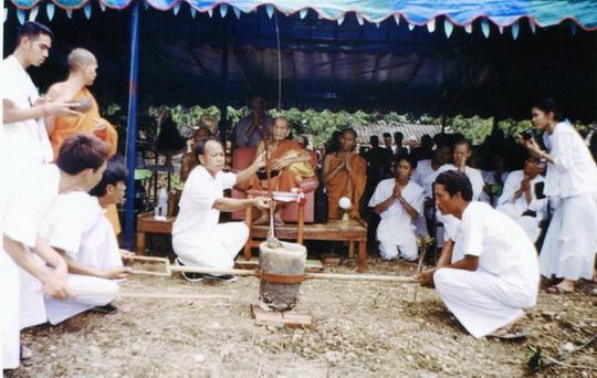 พระสมเด็จ หลวงปู่หมุน ฐิตสีโล วัดคลองทราย จ.จันทรบุรี ปี2543 พิธีเททองหล่อพระประธาน /2