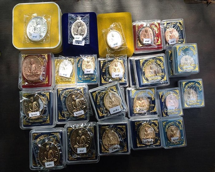 หลวงปู่บุญหนา รุ่นชนะมารชนะจน ชุดกรรมการ28เหรียญ