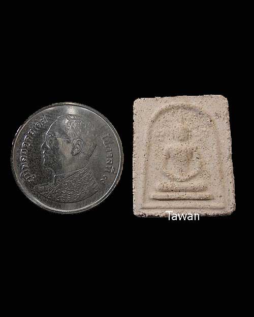 พระสมเด็จเหม็น หลวงพ่ออุ้น ปี 2495 เนื้อผง วัดตาลกง จ.เพชรบุรี พร้อมบัตรรับรอง