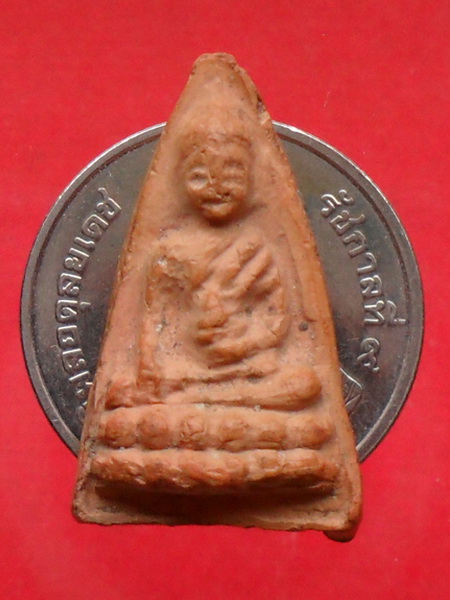พระพุทธโธน้อย แม่ชีบุญเรือน พิมพ์เล็ก เนื้อดิน
