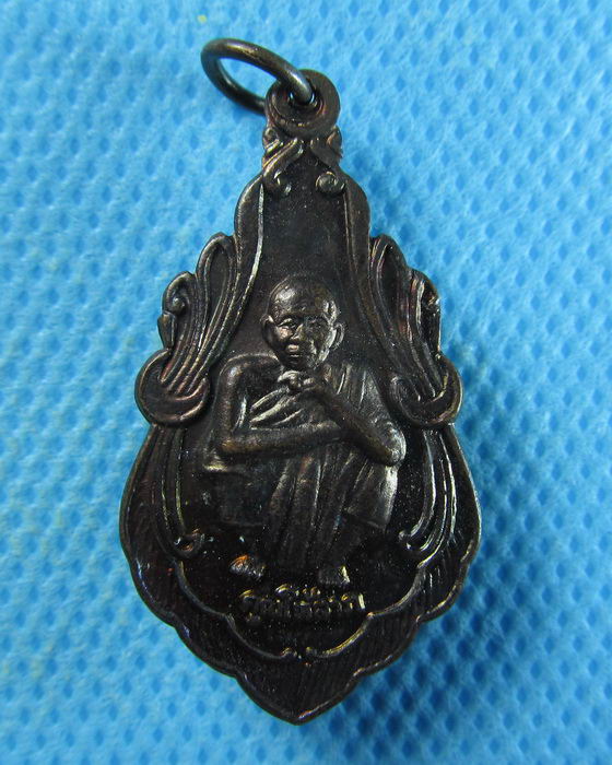 เหรียญหลวงพ่อคูณ รุ่น คูณให้ลาภ กฐิน ปี ๓๗ เนื้อทองแดง***09***..เริ่ม20บาท/.(15/08/56-108)