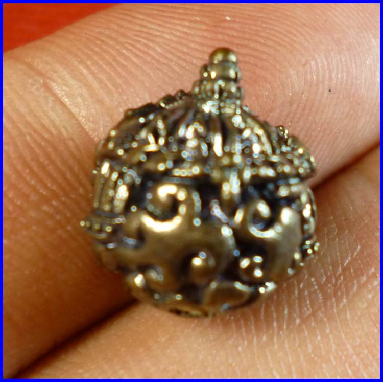 พระราหูจิ๋ว รุ่นปลดหนี้ มหาเศรษฐี ลป.คีย์ จ.สุรินทร์ ปี55 r5