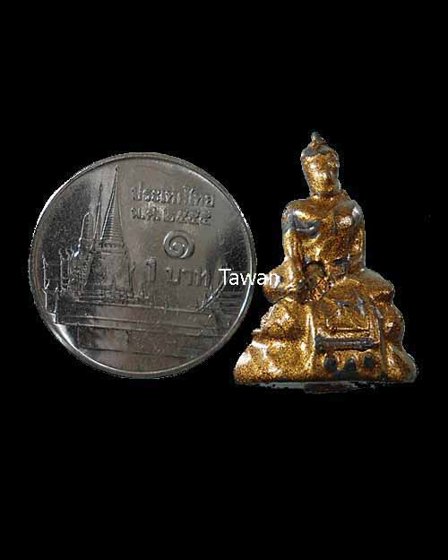 วัดใจ วันหยุด 20 บาท พระพุทธฝังเขี้ยวหมาป่า หลวงพ่อดำ วัดกุฎี จ.ปราจีนบุรี เนื้อชิน พิมพ์เล็ก