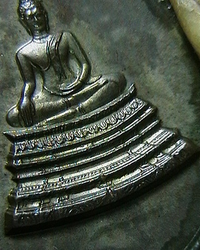 เหรียญพระศาสดา ปี๑๖หลังตาชั่ง เนื้อนวะโลหะ เหรียญไม่ได้ใช้มาก่อนผิวเดิมๆครับ  พระตรงตามรูป