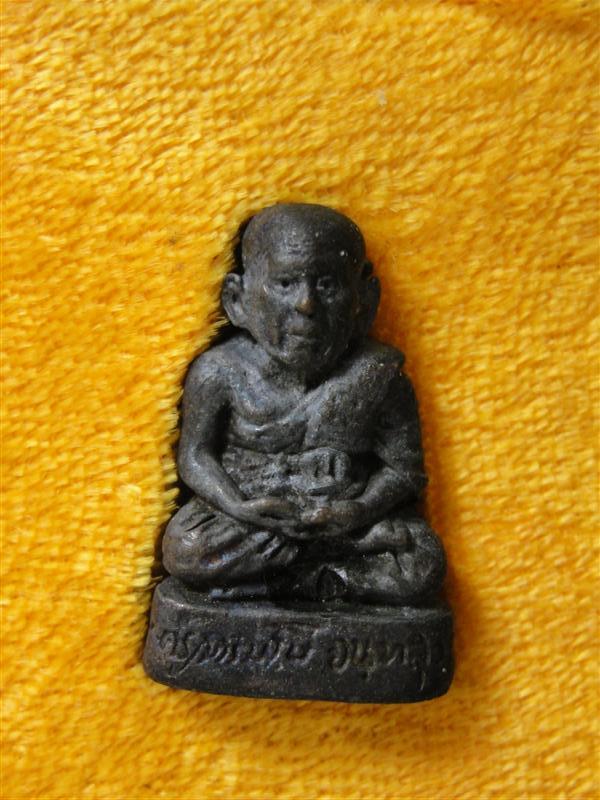มูลนิธิหลวงปู่ทิมสร้าง รูปเหมือนหล่อ หลวงปู่ธรรมรังษี รุ่นมหาเศรษฐี ปลุก