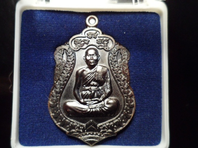 เหรียญเสมา((นวโลหะ)) 7 รอบ หลวงพ่อจรัญ วัดอัมพวัน รุ่น ฉลองอายุวัฒนะมงคล 84 ปี เลข ๔๑๖๘ สวยๆครับ