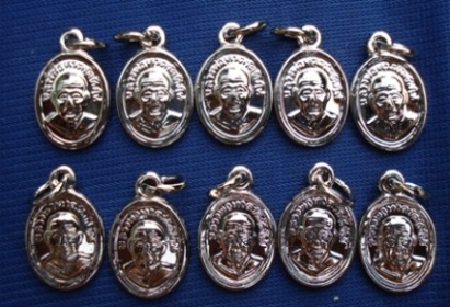 หลวงปู่ทวดวัดช้างให้ พิมพ์เม็ดแตงชุบนิเกิ้ล ปี 55 จำนวน 10 องค์ พร้อมใบคาถา 5 ใบ #231#