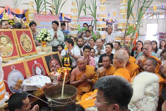 เหรียญห่วงเชื่อม เนื้อทองแดง หมายเลข ๕๓๒๒ หลวงพ่อคูณ รุ่นสร้างกุฏิสงฆ์ ออกวัดปรก