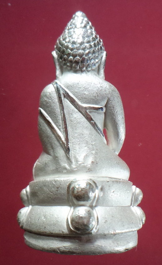 พระกริ่งวัดบวร กะไหล่เงินสวยครับ