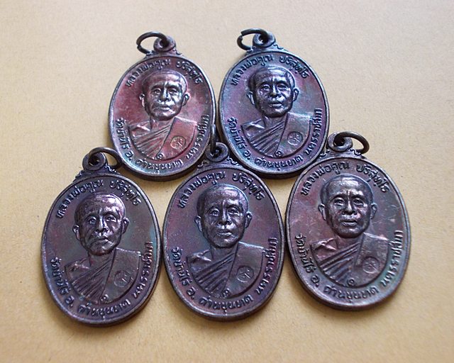 ***เริ่มเคาะแรก 5เหรียญ *** หลวงพ่อคูณตลาดไทรเก่า ปี 22 ทองแดงสภาพสวยA1