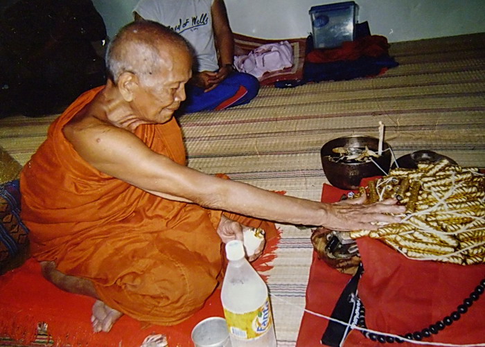 ตะกรุดโสฬสมหามงคล หลวงปู่เกลี้ยง เตชธมฺโม พระอริยะเถราจารย์เสก