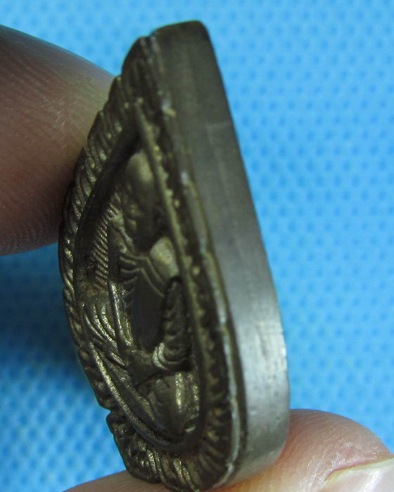 เหรียญหล่อรุ่นแรก หลวงพ่อเดชา มหาวราโภ..เริ่ม20บาท.. (30/08/56-134)
