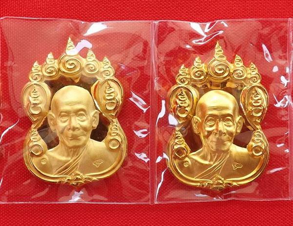 เหรียญ 9 ยอด หลวงพ่อพูล วัดไผ่ล้อม จ.นครปฐม ทีเดียว 2 องค์ครับ กล่องเดิม สวยๆ