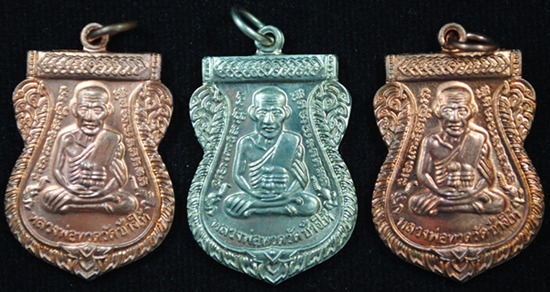 หลวงพ่อทวด เสาร์ห้า มหามงคล 100 ปี อาจารย์ทิม อัลปาก้า 1 เหรียญ ทองแดง 2 เหรียญ
