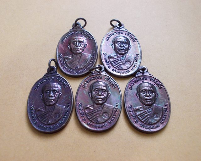 ***วัดใจ 5เหรียญ *** หลวงพ่อคูณตลาดไทรเก่า ปี 22 ทองแดงสภาพสวยA5
