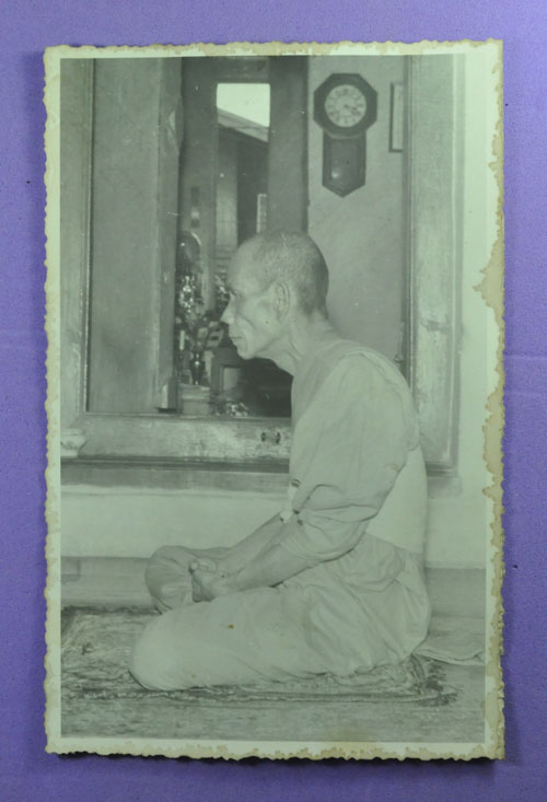 รูปถ่ายขาวดำ 3 ใบ ขนาด 3.5 x 5.5 นิ้ว หลวงพ่อเอีย วัดบ้านด่าน ปราจีนบุรี สภาพสวยเดิม ๆ ครับ