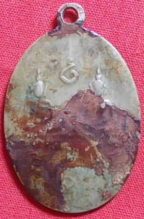เหรียญรุ่นแรกหลวงพ่อพระนอนจักรสีห์ เนื้ออัลปาก้า จ.สิงห์บุรี 2518