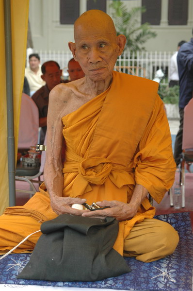 เหรียญนาคปรก รุ่นกองทัพน้อยรุ่น1 หลวงพ่อจ้อย เนื้อทองแดง ปี 2542