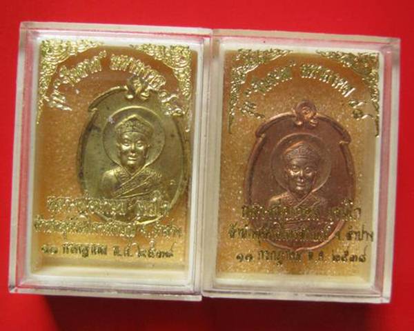 หลวงพ่อเกษม ไต้ฮงกง ทองแดง ผิวเดิม ๆ ปี 38 สวยเดิม ๆ พร้อมกล่องเดิมค่ะ 