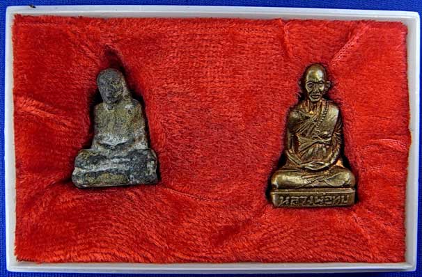 ชุดโดดร่มพิเศษ ทบ+เขียน หลวงพ่อทบ วัดชนแดน ปี 2500 สวยเดิมๆพร้อมกล่อง