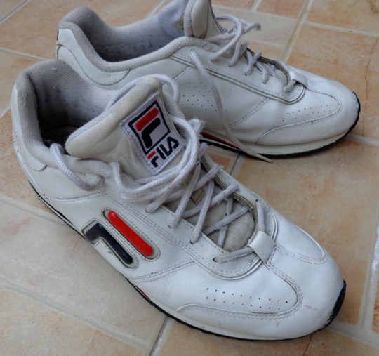 รองเท้าสปอร์ตกีฬา FILA หนังขาว ของแท้ครับ