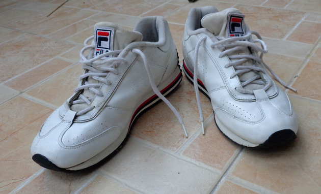 รองเท้าสปอร์ตกีฬา FILA หนังขาว ของแท้ครับ