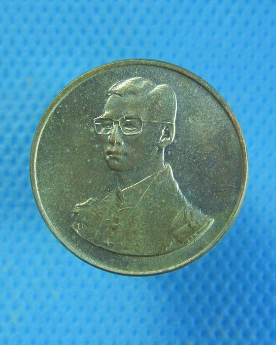 เหรียญที่ระลึกเดินการกุศลเทิดพระเกียรติในหลวง ปี 2527.เริ่ม20บาท.. (10/09/56-55)