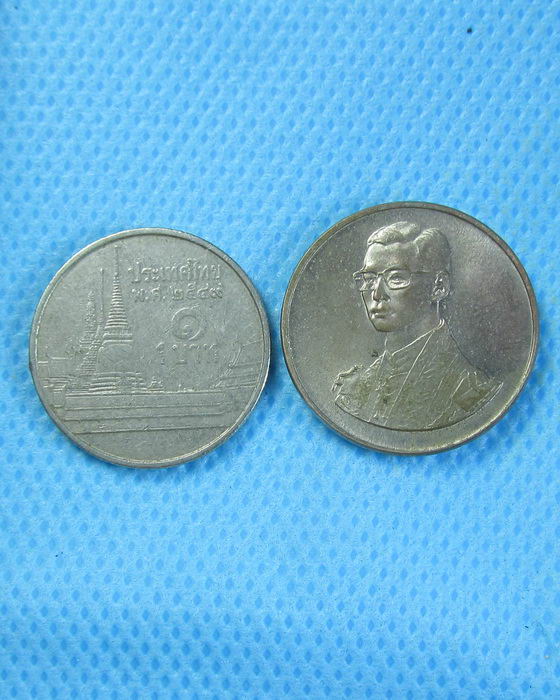 เหรียญที่ระลึกเดินการกุศลเทิดพระเกียรติในหลวง ปี 2527.เริ่ม20บาท.. (10/09/56-55)
