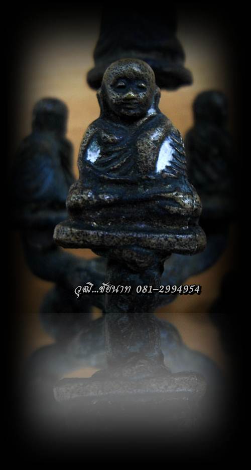รูปหล่อหลวงพ่อเงิน วัดบางคลาน รุ่นปืนแตก ๙ องค์ หล่ำๆสวยๆ ไม่ตัดช่อของจริง (กรรมการ)