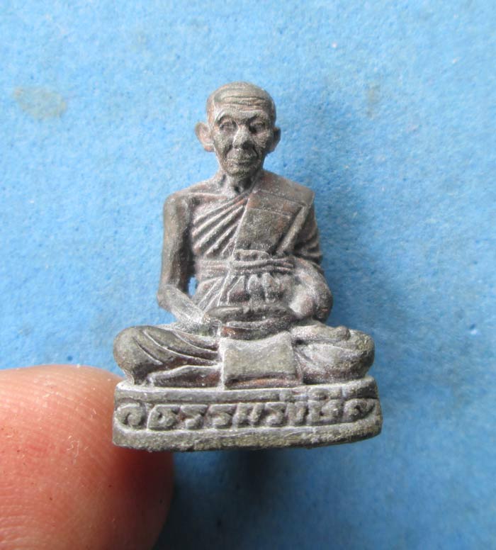 รูปหล่อมหามงคลหลวงปู่ธรรมรังษี
