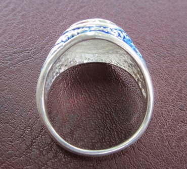 แหวนหลวงพ่อคูณ อายุครบ๘๔ปี เนื้อเงิน หัวแหวนลงยาแดงข้างน้ำเงิน