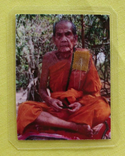 รูปหลวงปู่หมุน ฐิตสีโล วัดบ้านจาน จ.ศรีสะเกษ **ติดจีวร+เกศา**ออกวัดซับลำใย**เคาะเดียว**B40