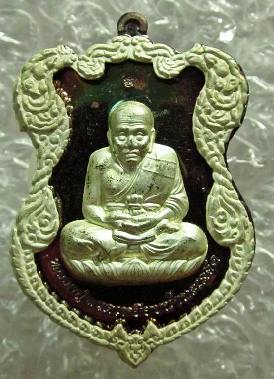 วัดใจ! เหรียญโล่ห์ใหญ่ ฉลุประกบซุ้มยกหน้า โค้ดนะ หลวงปู่ทวด ญสส ปี 2536 สมเด็จพระญาณสังวร เลขสวย 776