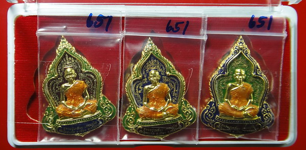 ชุดเหรียญปั๊มชินบัญชร หลวงปู่เกลี้ยง วัดโนนแกด เนื้อทองแดงลงยา3 สี สร้าง 999 ชุด