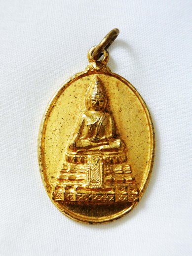 เหรียญหลวงพ่อวัดไร่ขิง..ปี12..กะไหล่ทองเต็ม สภาพสวยครับ