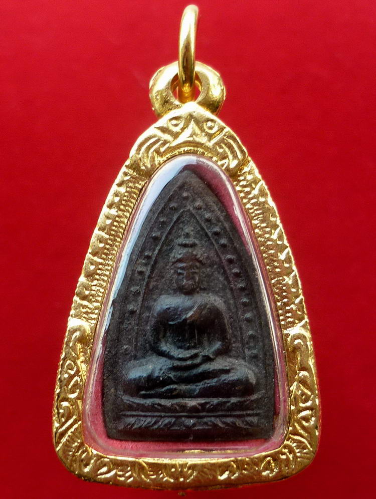 พระพุทโธข้างเม็ด เนื้อผงคลุกรัก ด้านหลังยันต์ หลวงปู่เฮี้ยง วัดป่าฯ จ.ชลบุรี