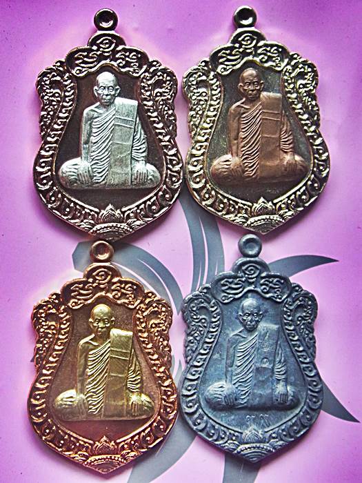 ชุดกรรมการ มงคล 7 รอบ 5 เหรียญ 1 ใน199 ชุด No 99 เหรียญหลัก.เหรียญเสมา"มงคล ๗ รอบ" พ่อท่านเขียว