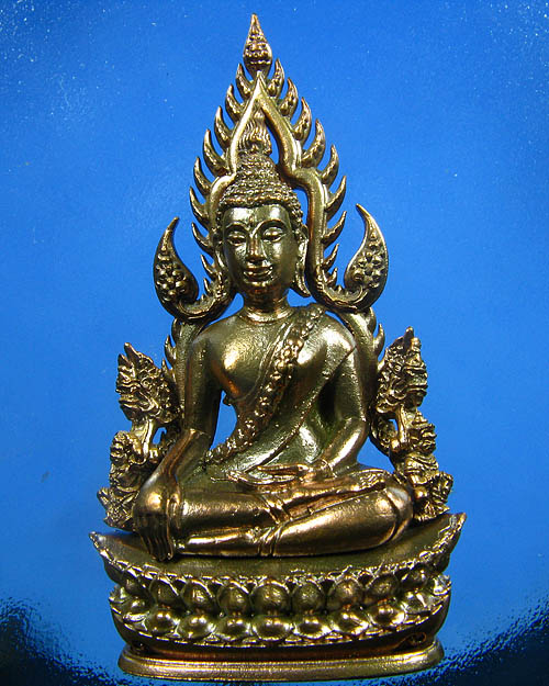 พระพุทธชินราช พิมพ์แต่งฉลุ ลอยองค์ รุ่น จอมราชันย์ เนื้อบรอนซ์นอก (สำริด) หมายเลข 17184